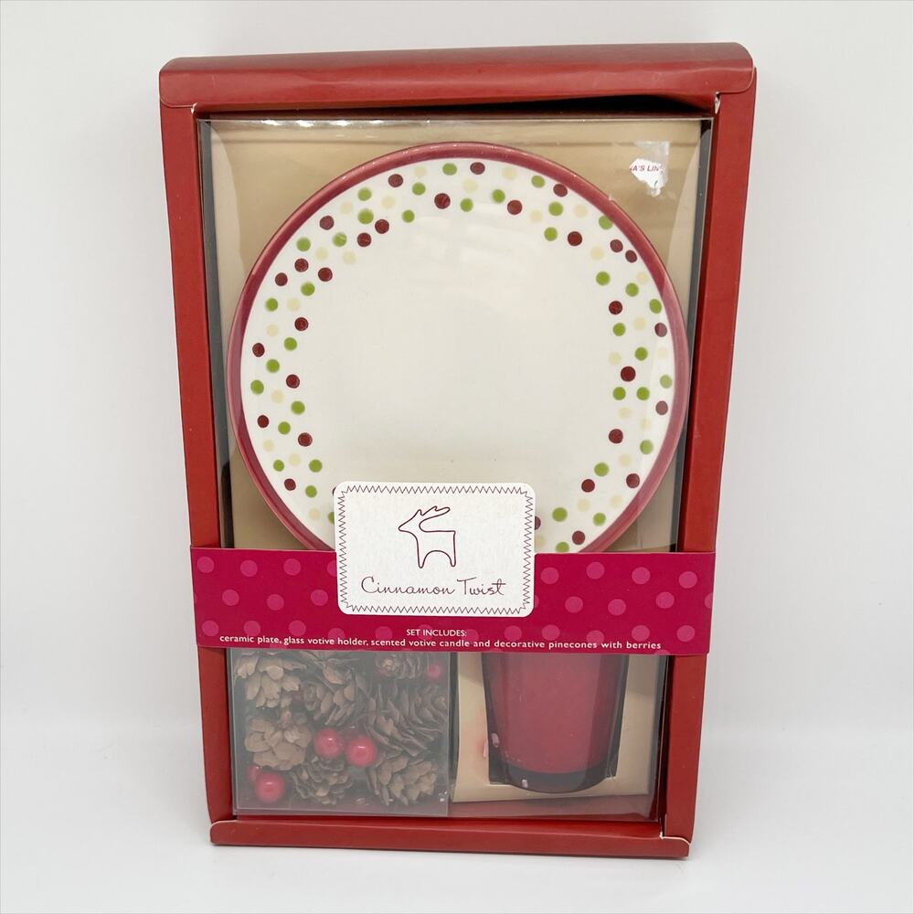 New Cinnamon Twist Candle Set - Ceramic Plate - Candle - Pinecones & Berries